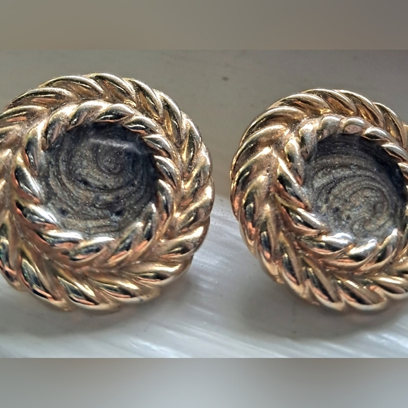 Elegant Gold-Tone Twisted Rope Vintage Cilp-on Earrings - Picture 3 of 5